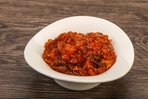 Lecker Sautierte Auberginen Mit Tomaten Und Kräutern — Stockfoto