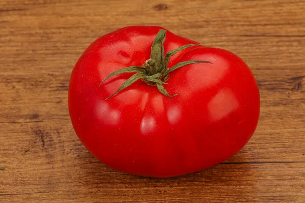 맛있는 토마토를 얹는다 — 스톡 사진