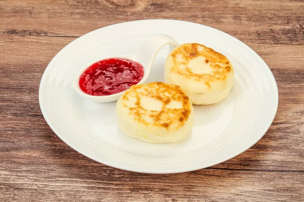 Блинчики Сыром Клубничным Джемом Завтрак — стоковое фото