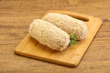 Fırında pişmemiş tavuk pirzolası.