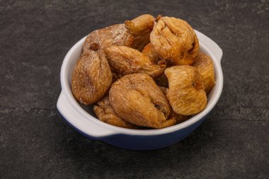 Kuru incirli meyve yığını.