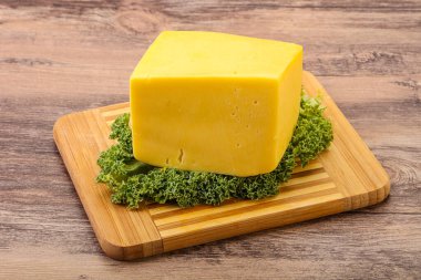 Sarı tilsiter peyniri süt ürünü tuğla