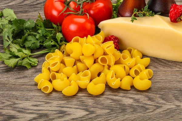 Italian Pasta Raw Pipe Rigate Served Vegetables — Stock Photo, Image