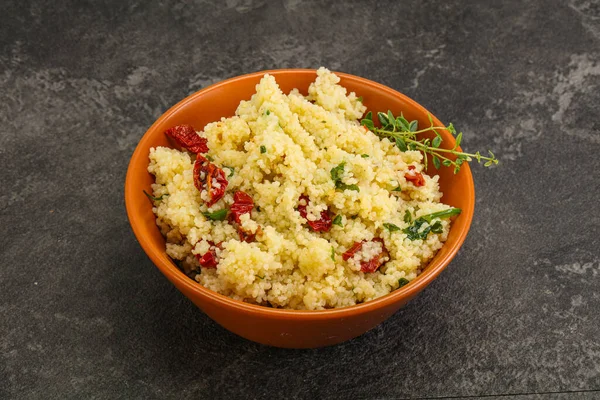 Cozinha Vegetariana Cuscuz Com Legumes Salsa — Fotografia de Stock