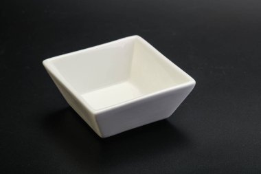 Siyahın üzerine servis için beyaz leke.