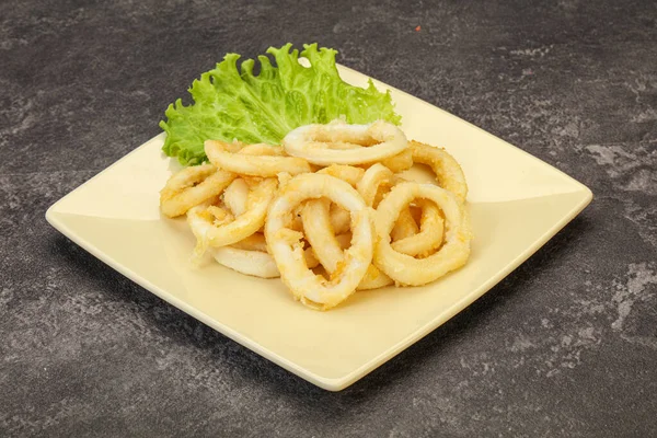 Anillos Calamar Asados Con Ensalada Bowl —  Fotos de Stock