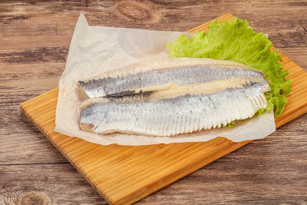 Filete Arenque Con Hojas Ensalada Sobre Tabla —  Fotos de Stock