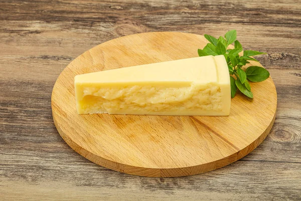 Sert Parmesan Peynirli Fesleğen — Stok fotoğraf