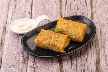 Ekşi kremalı krep.