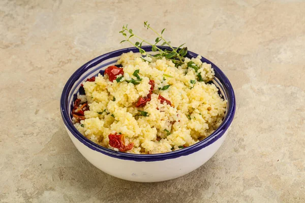 Cozinha Vegetariana Cuscuz Com Legumes Salsa — Fotografia de Stock