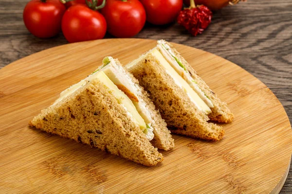 Club Sandwich Mit Hühnerbrust Und Käse — Stockfoto