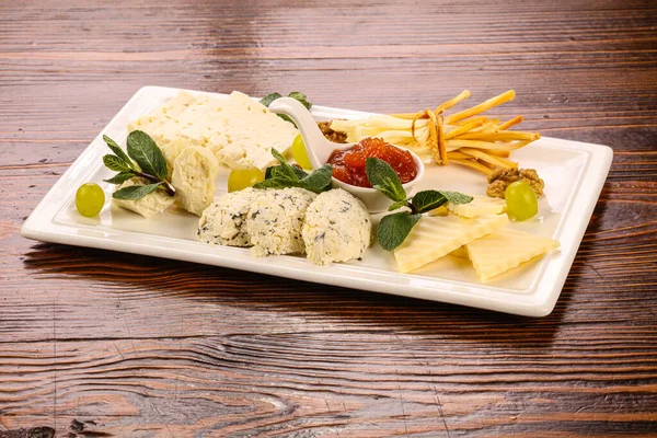 Vários Prato Queijo Misturar Aperitivo Lanche — Fotografia de Stock