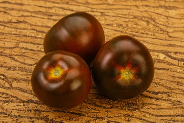 Preto Saboroso Suculento Kumato Tomate Heap — Fotografia de Stock