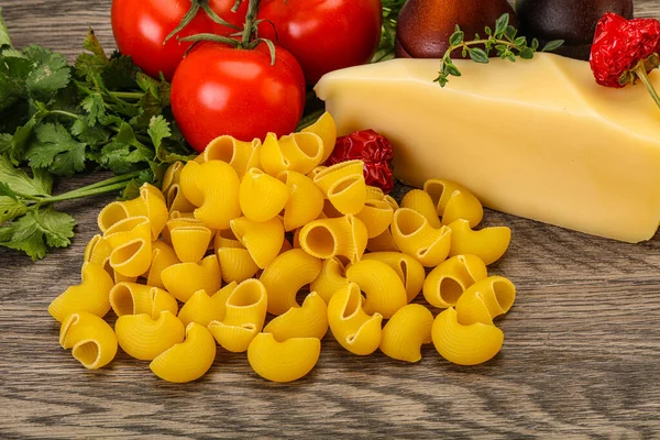 Pâtes Italiennes Pipe Crue Rigate Légumes Servis — Photo