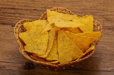 Meksika mısır cipsi üçgen yığını.