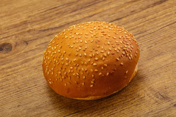 Świeża Bułka Burgerowa Nasionami Sezamu — Zdjęcie stockowe