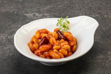 Domates sosunda çeşitli böbrekler pişirdim.