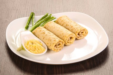 Kıymalı krep ve kıymalı sos.