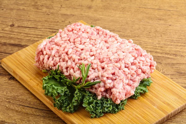 生の脂豚ひき肉料理 — ストック写真