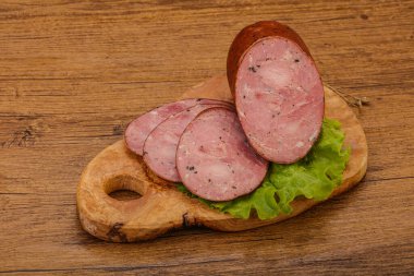 Baharatlı ve otlu füme jambon.