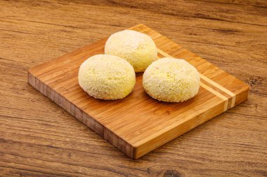 Çiğ patates ezmesi - doldurulmuş patates pirzolası - pişirmek için.