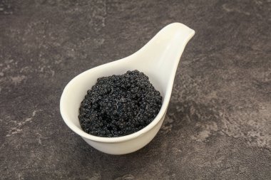 Lüks balık, kâsede siyah havyar.