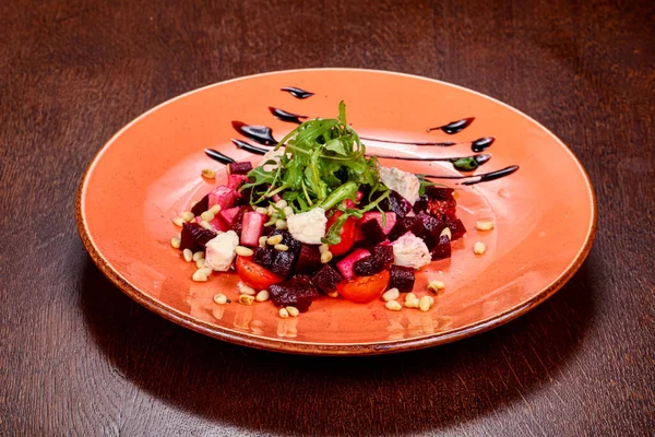 Ensalada Con Remolacha Queso Servido Nueces Cedro —  Fotos de Stock