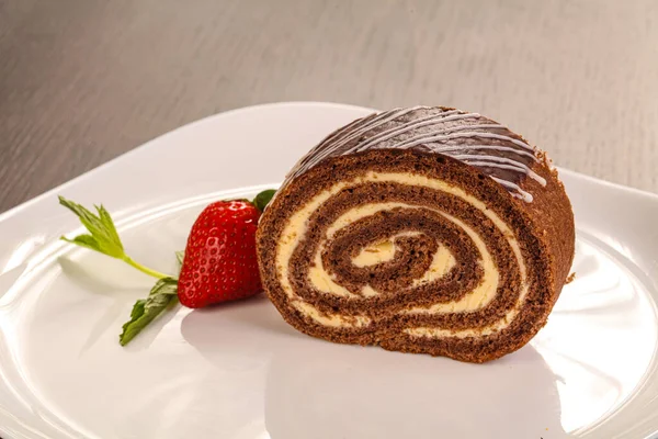 Delicous Chocolate Roll Cake Served Strawberry — Stock Photo, Image