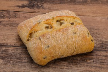 İtalyan ciabatta ekmeği ve zeytinyağı.