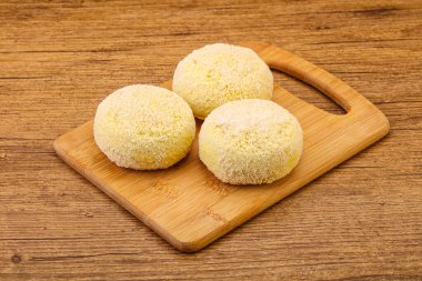 Çiğ patates ezmesi - doldurulmuş patates pirzolası - pişirmek için.