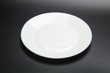 Siyahın üzerine servis için beyaz leke.