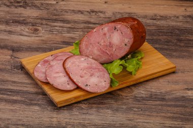 Baharatlı ve otlu füme jambon.