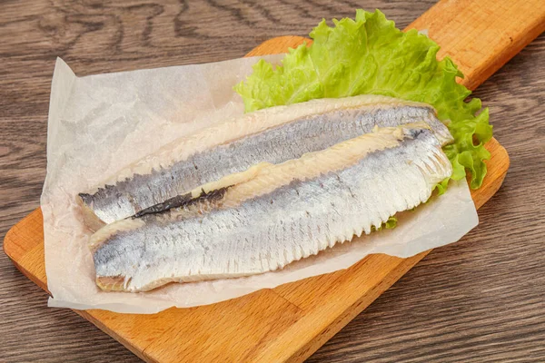 Filete Arenque Con Hojas Ensalada Sobre Tabla —  Fotos de Stock