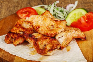 Sebzeli ızgara tavuk göğsü.