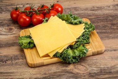 Dilimlenmiş Gauda peyniri.