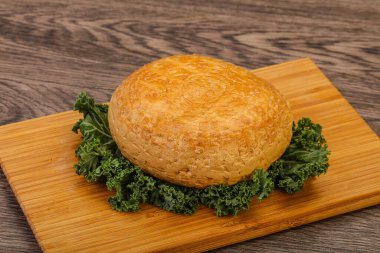 Tütsülenmiş Gürcistan geleneksel suluguni peyniri.