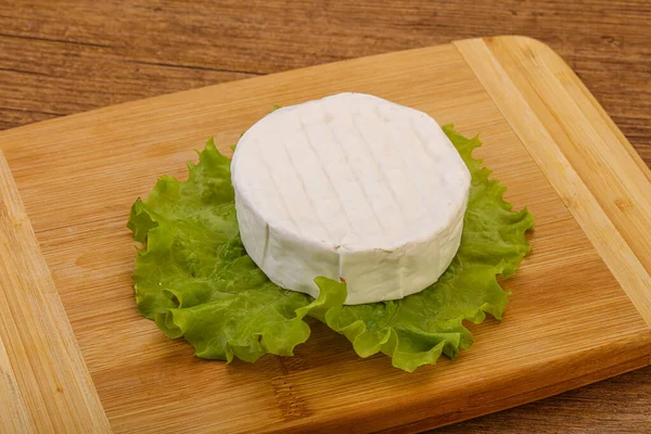 Delicioso Tradicional Brie Rodada Queijo Macio — Fotografia de Stock