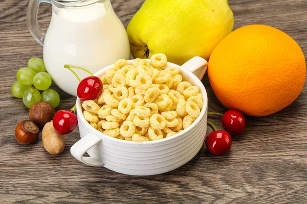 Frukost Med Majsringar Frukt Och Mjölk — Stockfoto
