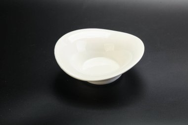 İzole edilmiş servis için beyaz boş tabak