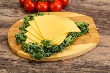 Dilimlenmiş Gauda peyniri.