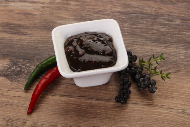 Et için baharatlı karabiber sosu.