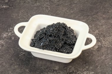 Lüks balık, kâsede siyah havyar.