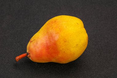 Arka planda taze sarı armut