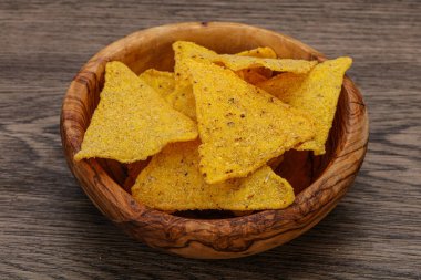 Meksika mısır cipsi üçgen yığını.