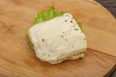 Izgara için naneli Yunan Halloumi peyniri