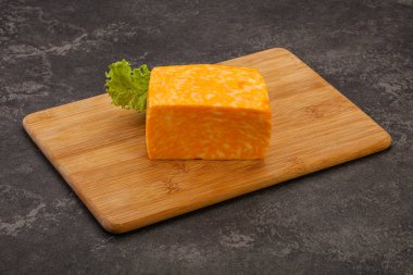 Sütlü mermer peynir tuğlası.