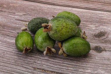 Tropik yeşil tatlı organik meyve Feijoa