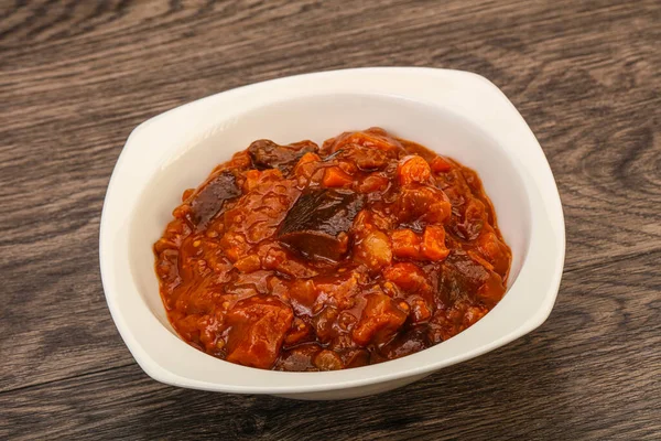 Lecker Sautierte Auberginen Mit Tomaten Und Kräutern — Stockfoto