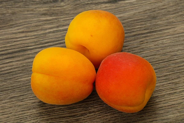 Verse Rijpe Zoete Paar Abrikozen Fruit — Stockfoto