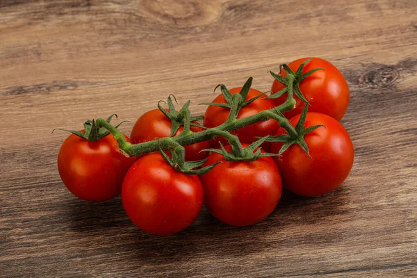 Ramo Pomodoro Fresco Maturo Isolato — Foto Stock